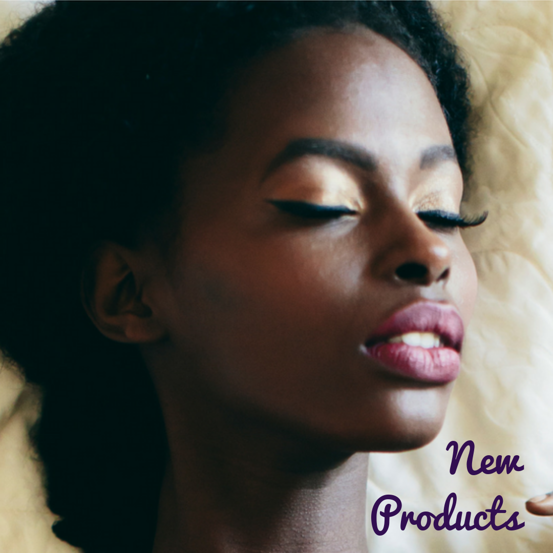 Woman wearing afro texture clip in hair extensions