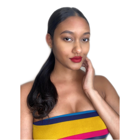 Model wearing a straight ponytail extension for a fuller healthy-looking hairstyle